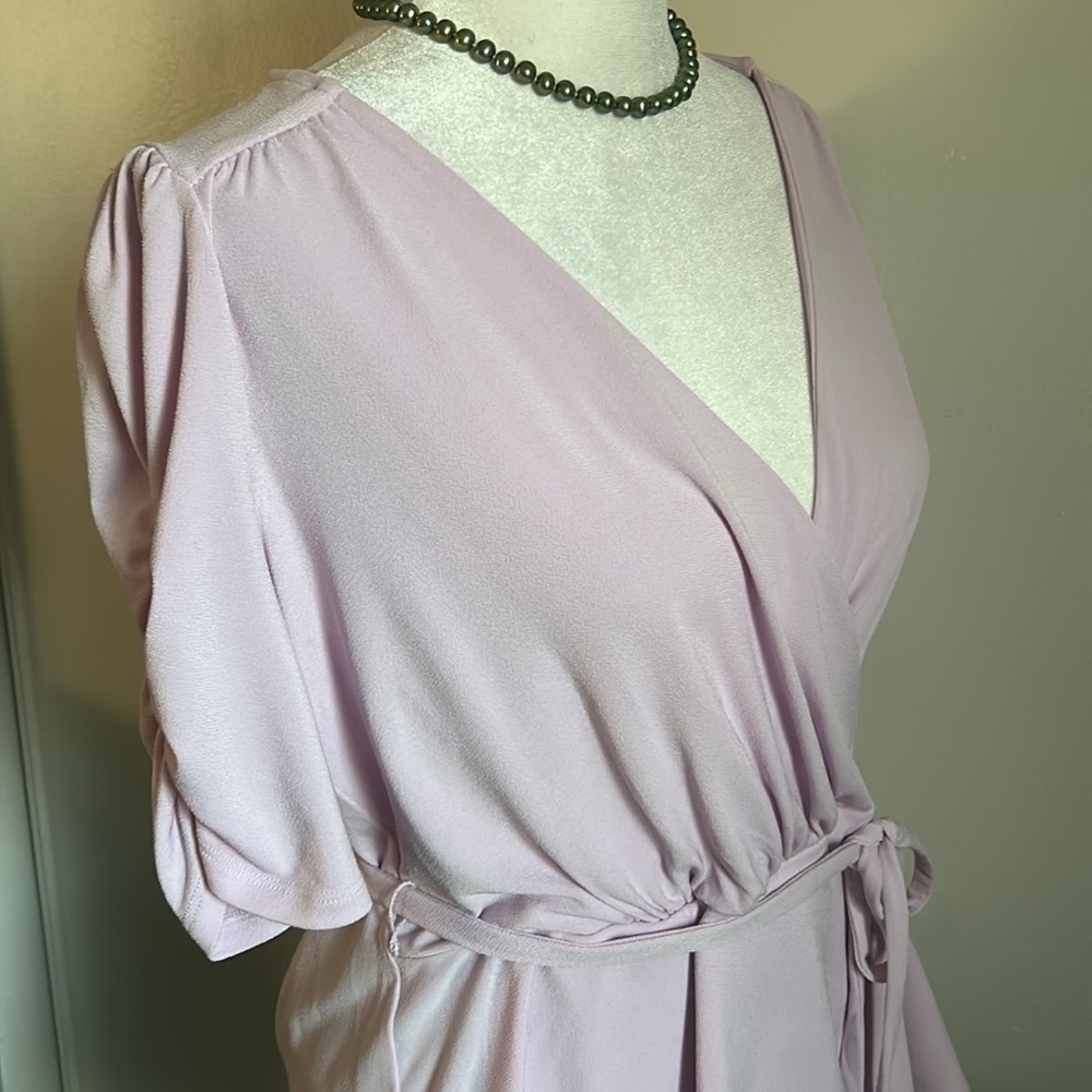 New Express Women’s Pastel Lilac Surplice Ruched Half Sleeve VNeck Peplum Blouse - Picture 3 of 6